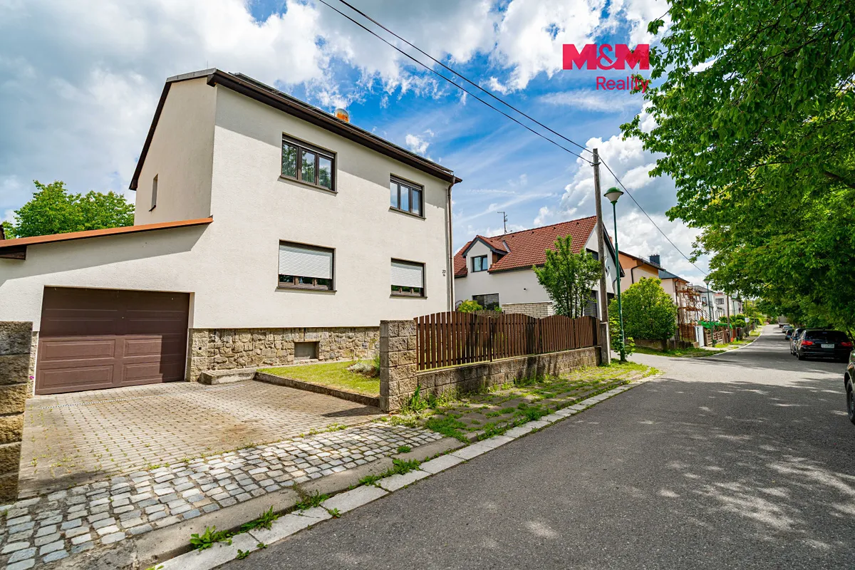 Prodej rodinného domu 277 m², pozemek 598 m²